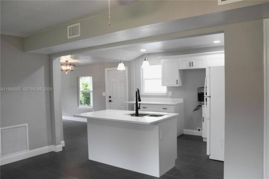 待售: $359,800 (3 贝兹, 2 浴室, 1308 平方英尺)