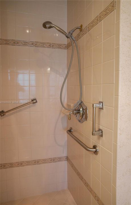 待售: $485,000 (3 贝兹, 2 浴室, 2215 平方英尺)