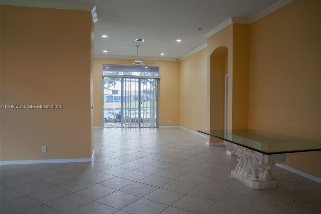 待售: $485,000 (3 贝兹, 2 浴室, 2215 平方英尺)