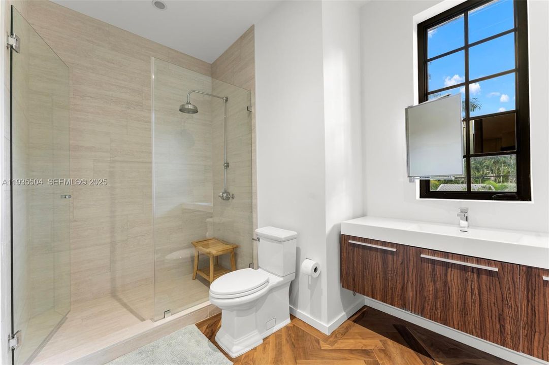 For Rent: $80,000 (5 beds, 7 baths, 5659 Square Feet)