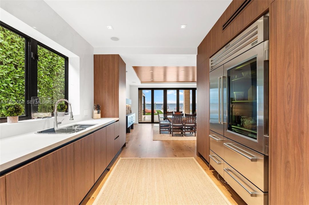 For Rent: $80,000 (5 beds, 7 baths, 5659 Square Feet)