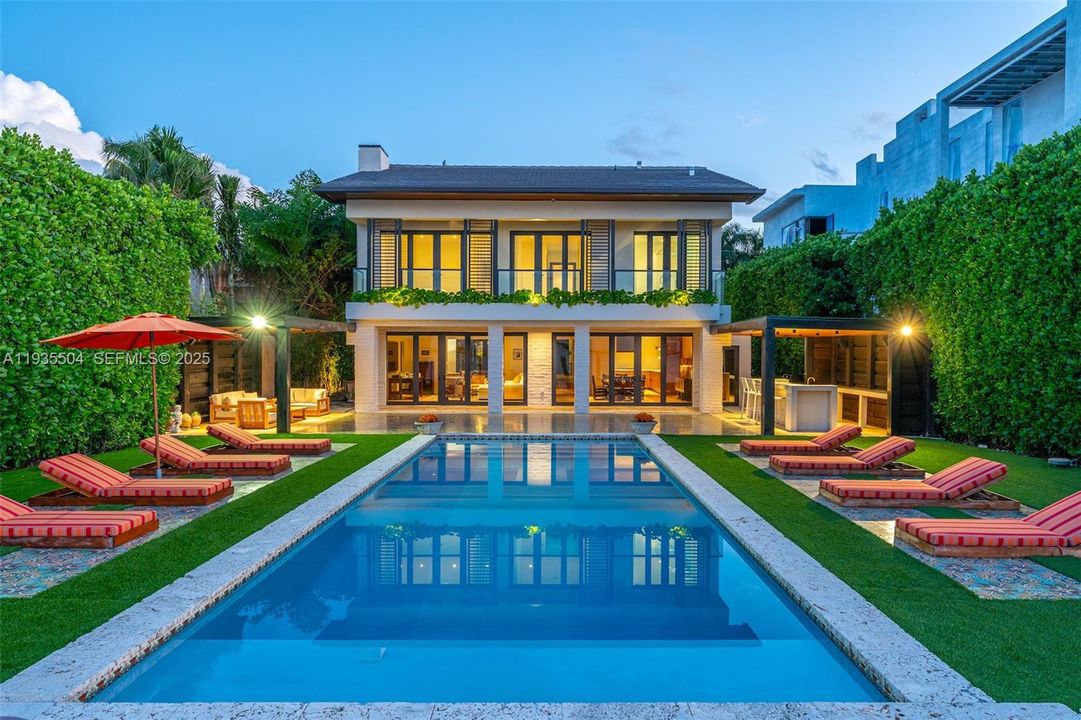 For Rent: $80,000 (5 beds, 7 baths, 5659 Square Feet)