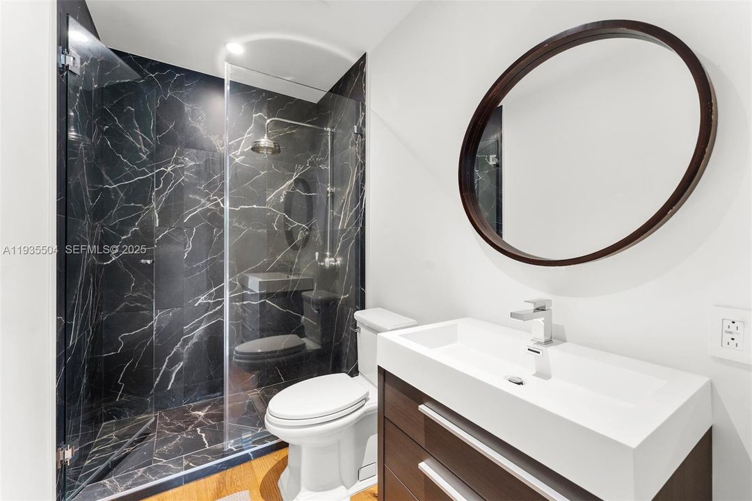 For Rent: $80,000 (5 beds, 7 baths, 5659 Square Feet)