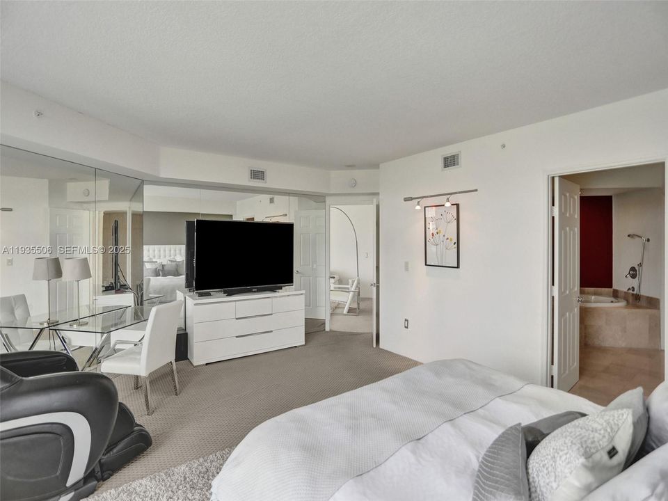 For Sale: $950,000 (3 beds, 3 baths, 2130 Square Feet)