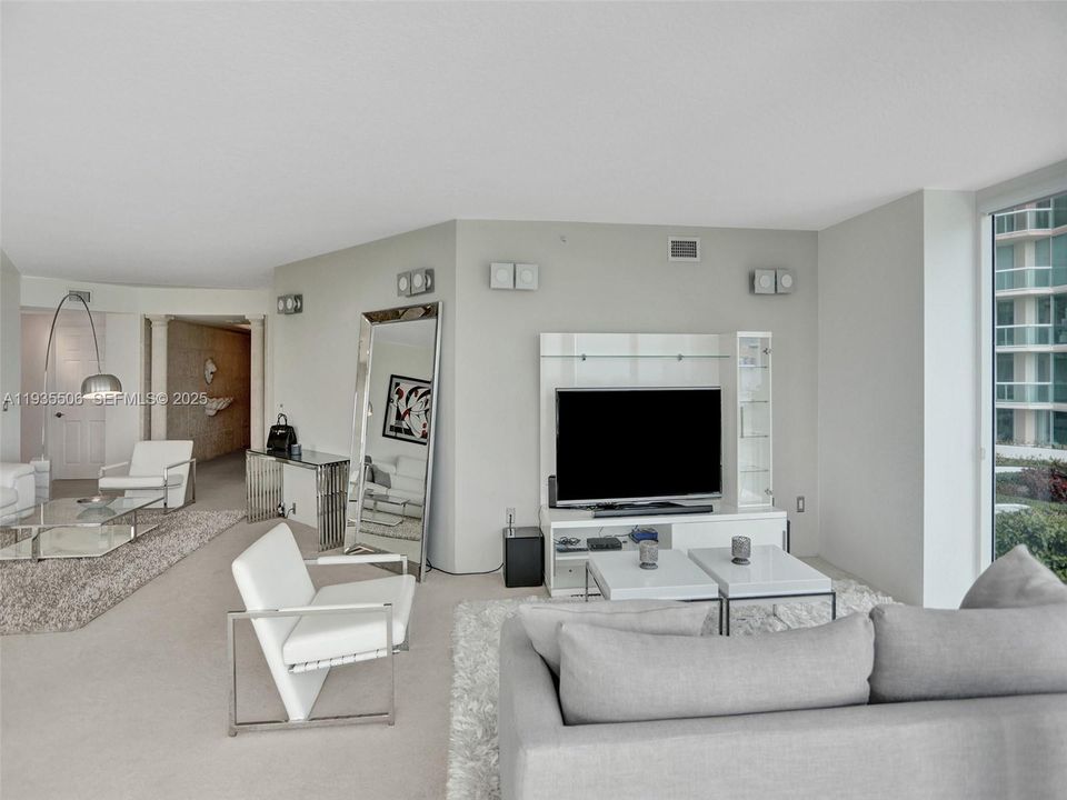 For Sale: $950,000 (3 beds, 3 baths, 2130 Square Feet)