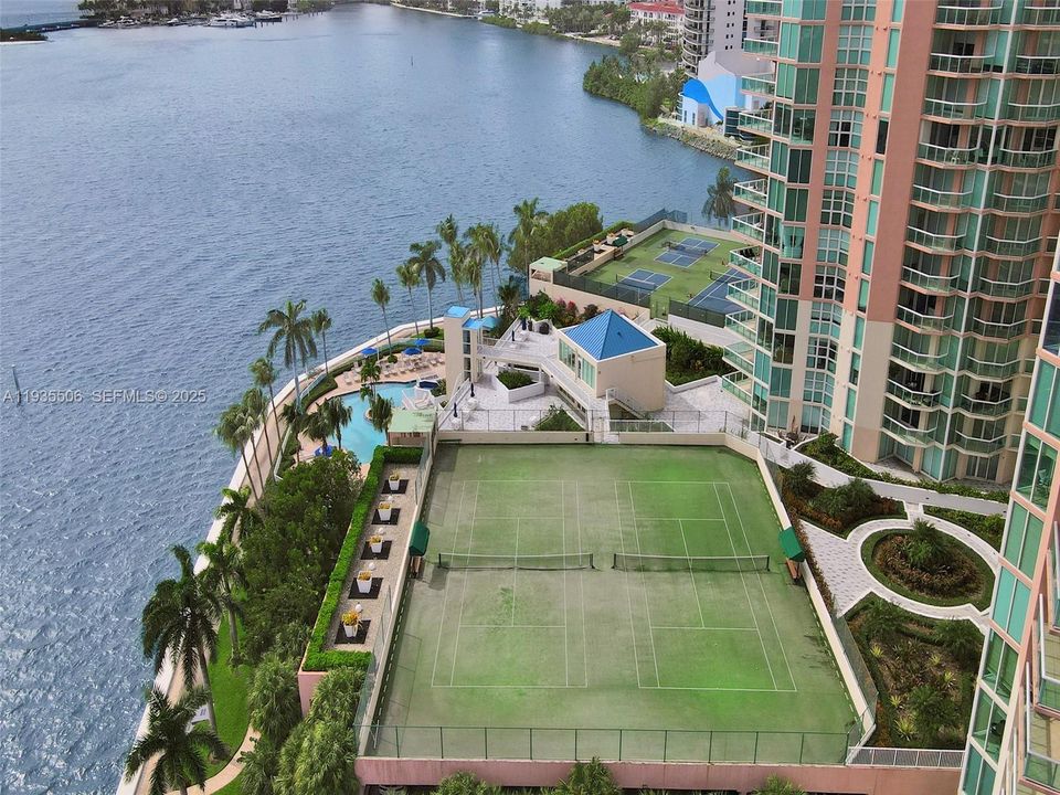 For Sale: $950,000 (3 beds, 3 baths, 2130 Square Feet)