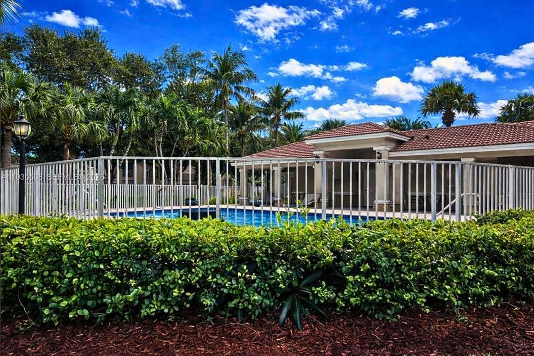 En Venta: $795,000 (5 camas, 3 baños, 2951 Pies cuadrados)