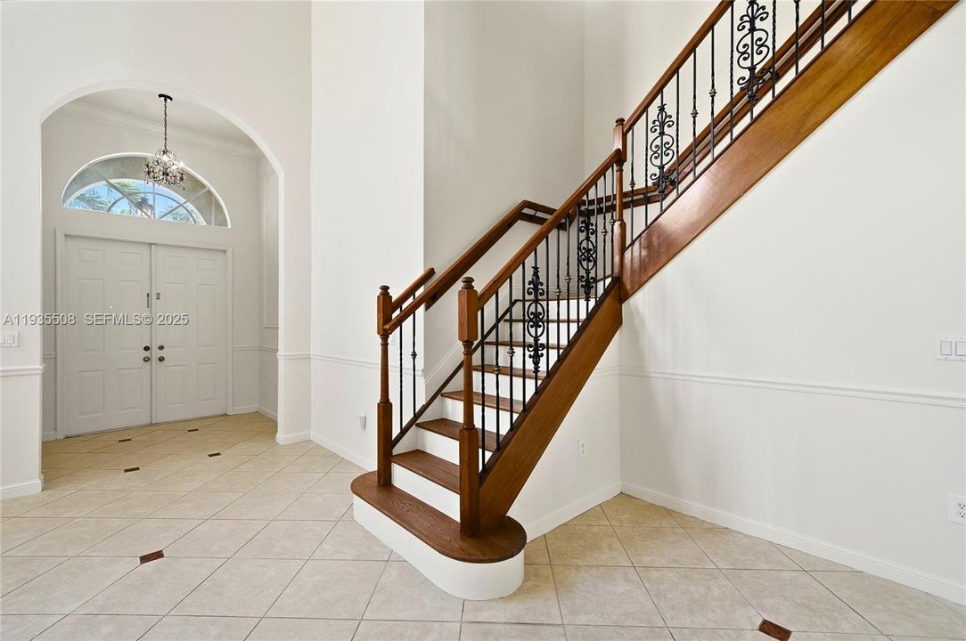 For Sale: $795,000 (5 beds, 3 baths, 2951 Square Feet)