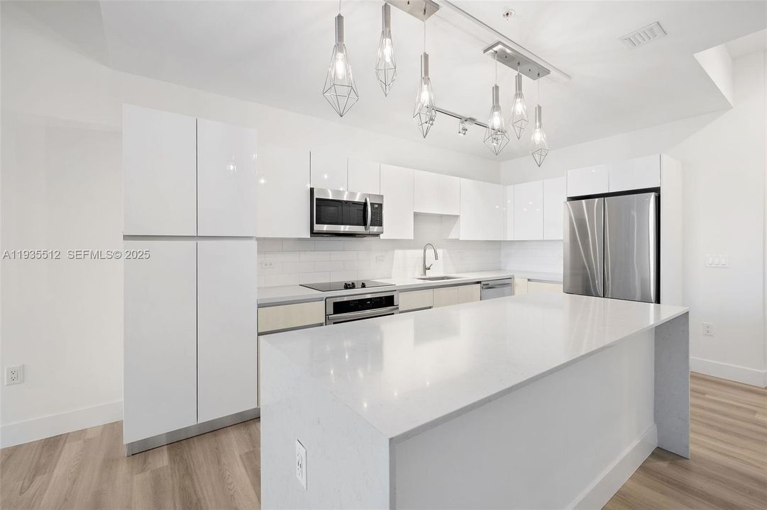 For Rent: $4,137 (2 beds, 2 baths, 1264 Square Feet)