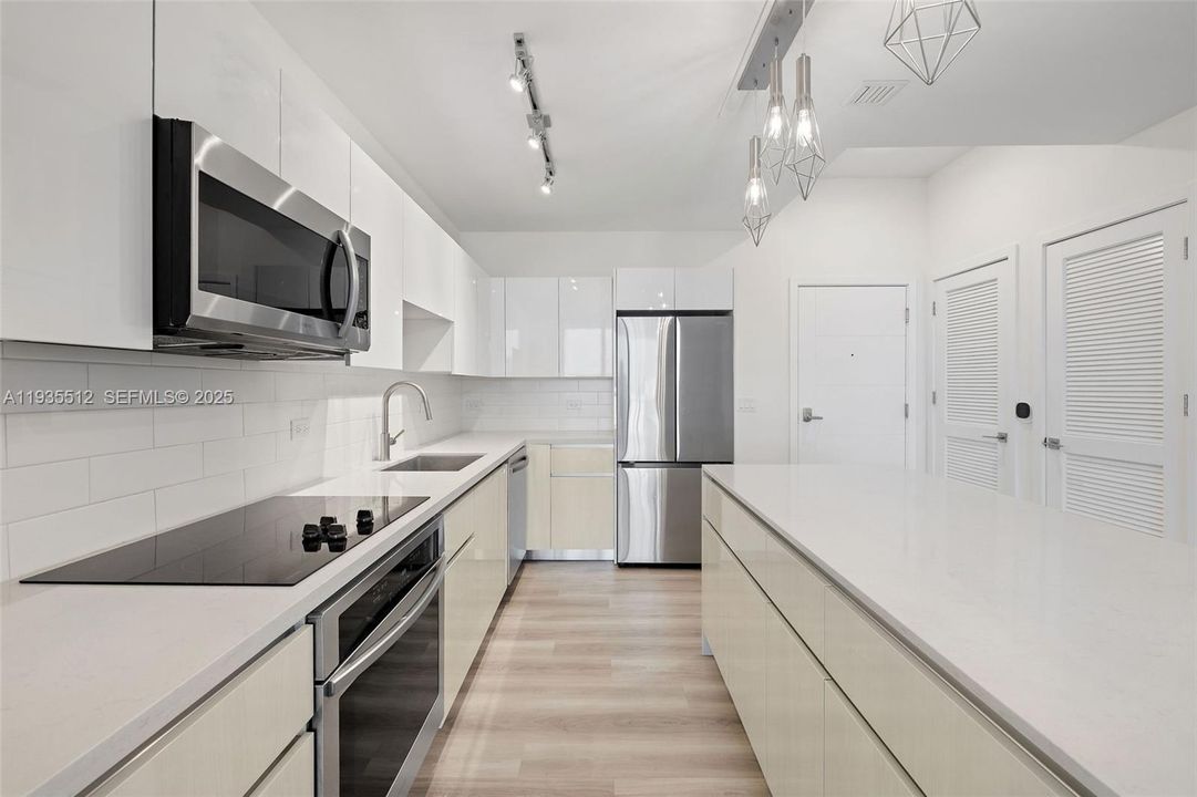 For Rent: $4,137 (2 beds, 2 baths, 1264 Square Feet)