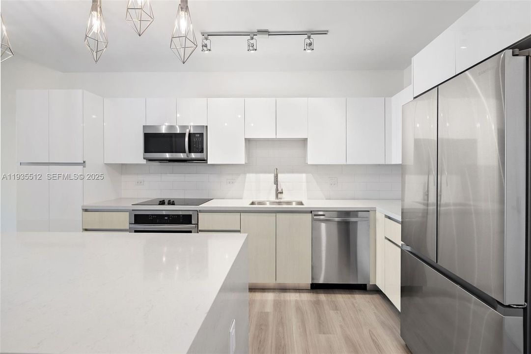 For Rent: $4,137 (2 beds, 2 baths, 1264 Square Feet)