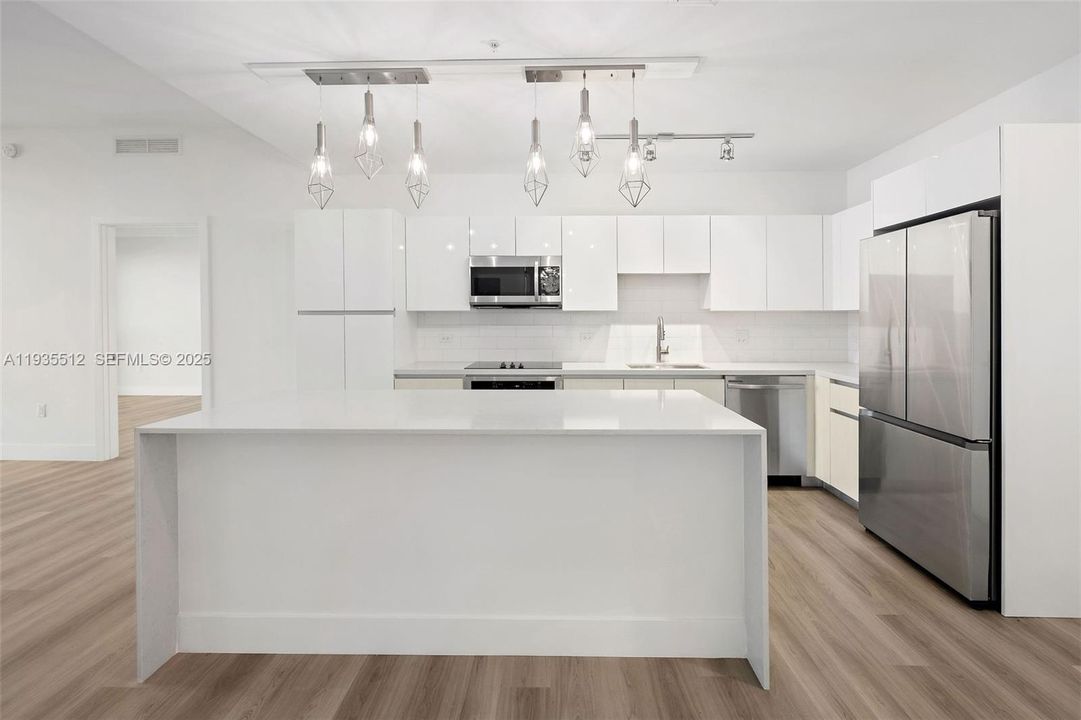 For Rent: $4,137 (2 beds, 2 baths, 1264 Square Feet)