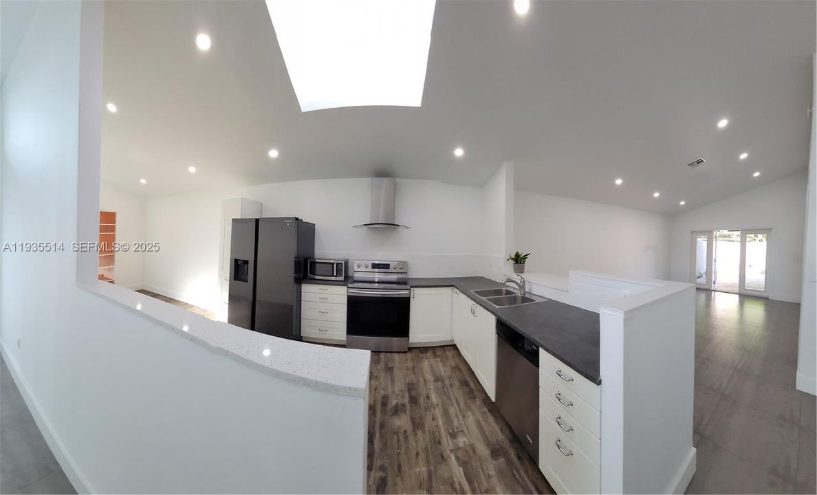 For Sale: $515,000 (3 beds, 2 baths, 1166 Square Feet)