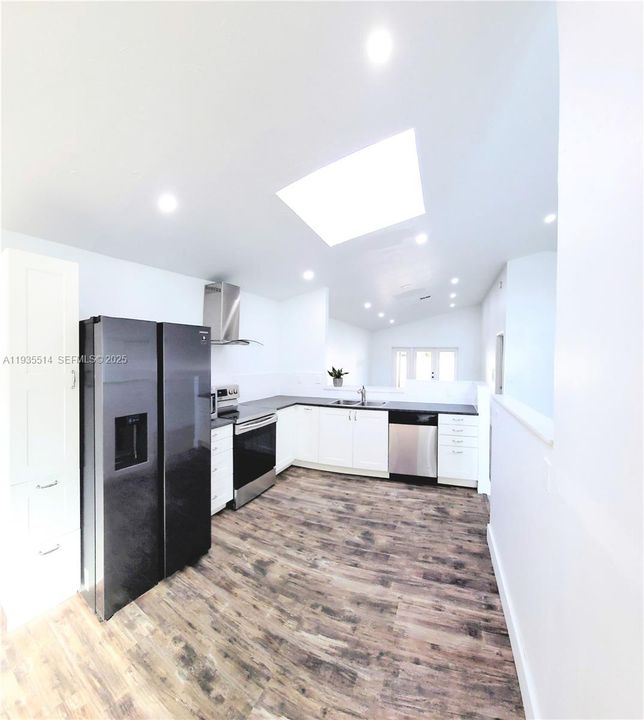 For Sale: $515,000 (3 beds, 2 baths, 1166 Square Feet)