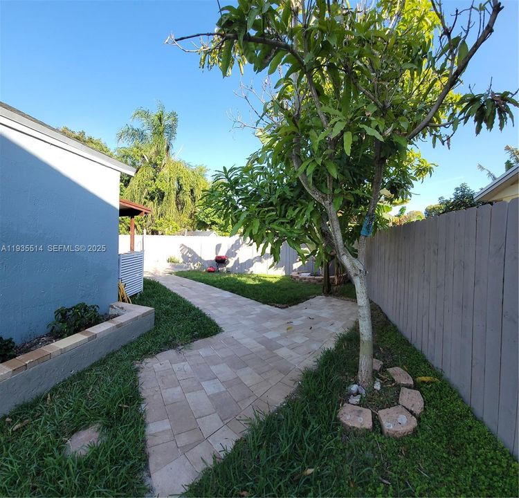 For Sale: $515,000 (3 beds, 2 baths, 1166 Square Feet)