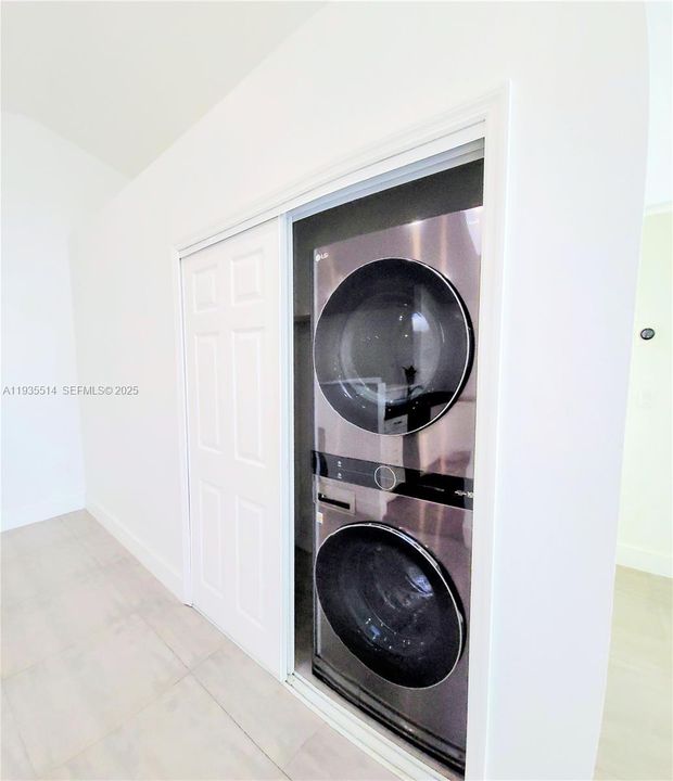 For Sale: $515,000 (3 beds, 2 baths, 1166 Square Feet)