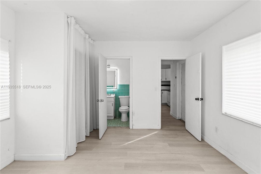 出租: $3,975 (3 贝兹, 2 浴室, 1066 平方英尺)