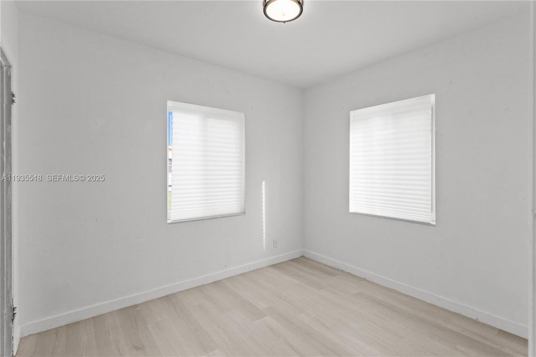 出租: $3,975 (3 贝兹, 2 浴室, 1066 平方英尺)