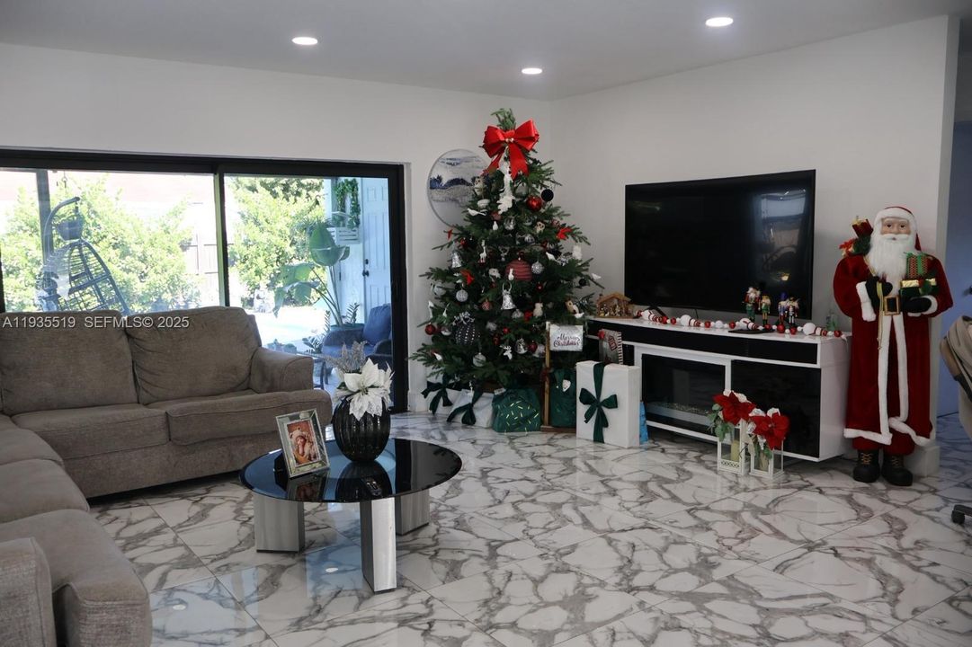 En Venta: $720,000 (3 camas, 2 baños, 1651 Pies cuadrados)