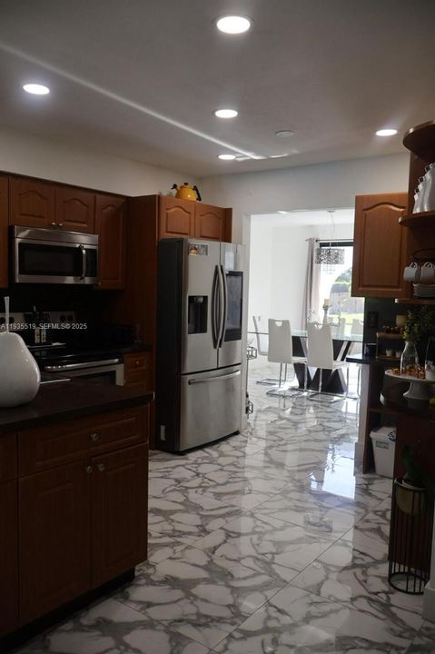 En Venta: $720,000 (3 camas, 2 baños, 1651 Pies cuadrados)