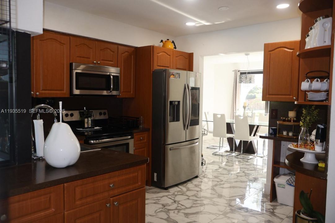 En Venta: $720,000 (3 camas, 2 baños, 1651 Pies cuadrados)