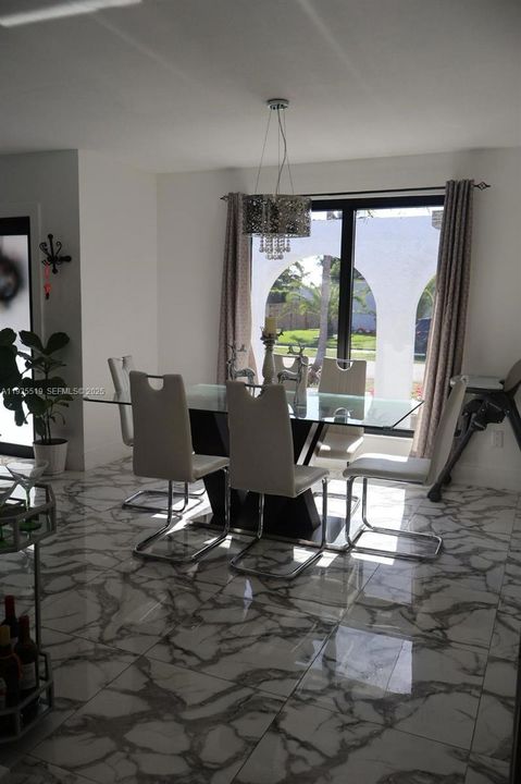 En Venta: $720,000 (3 camas, 2 baños, 1651 Pies cuadrados)