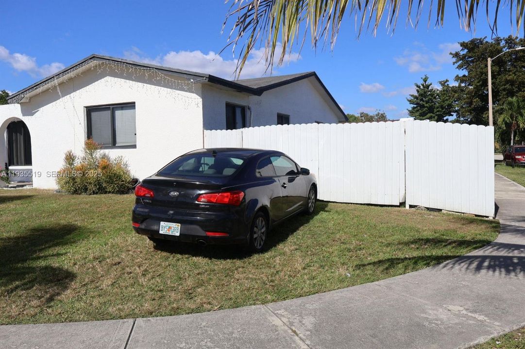 En Venta: $720,000 (3 camas, 2 baños, 1651 Pies cuadrados)