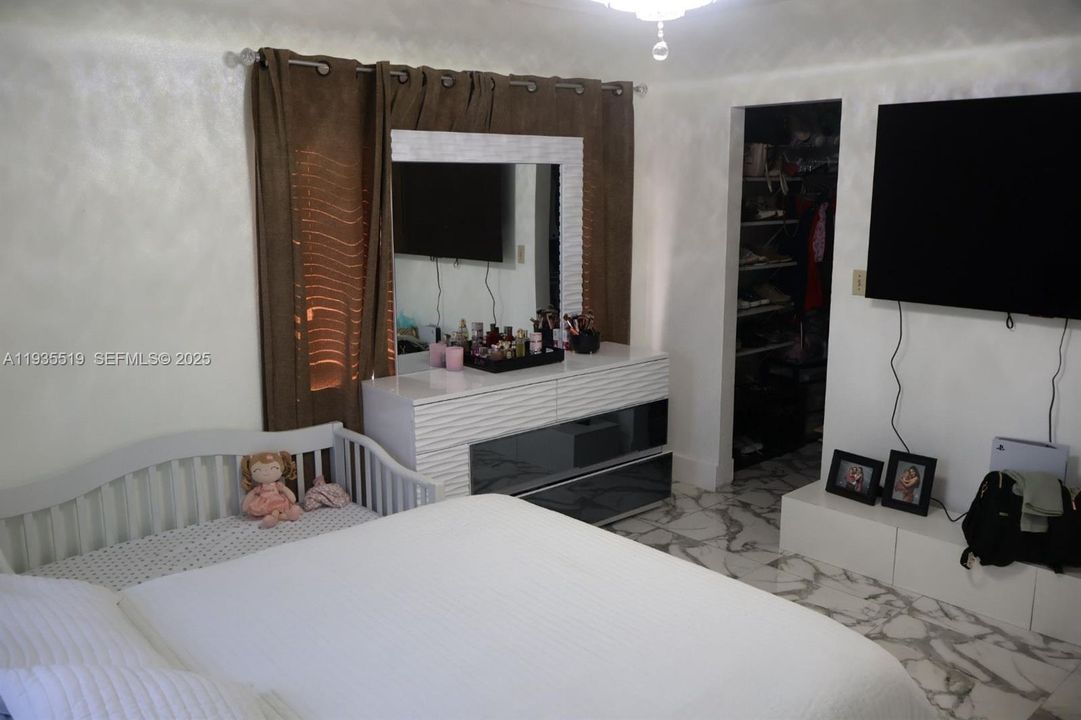 En Venta: $720,000 (3 camas, 2 baños, 1651 Pies cuadrados)