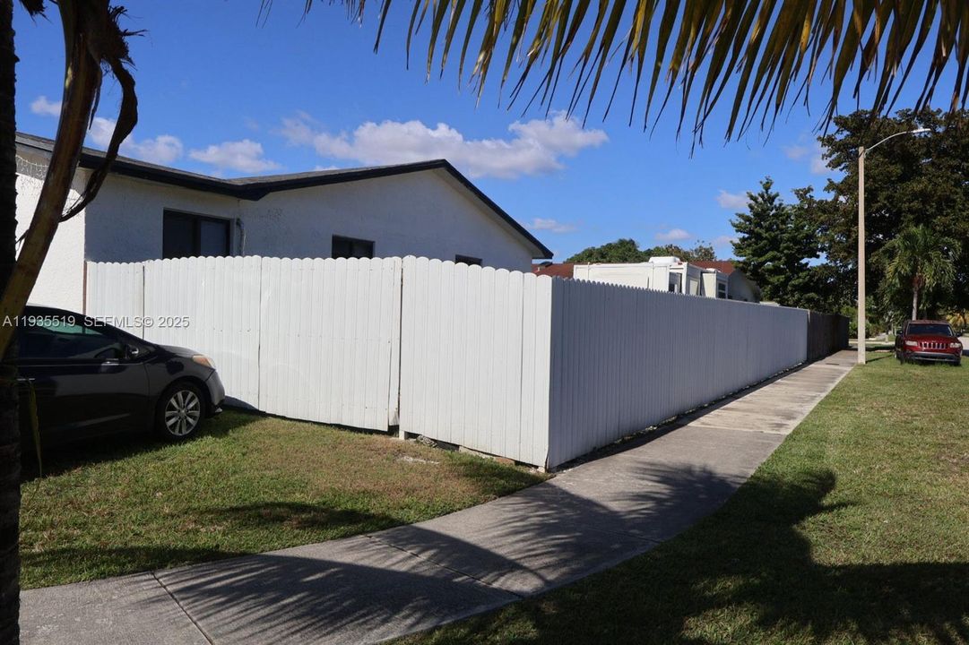 En Venta: $720,000 (3 camas, 2 baños, 1651 Pies cuadrados)