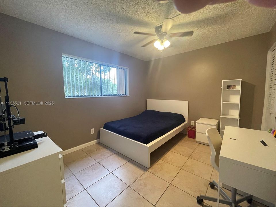 For Sale: $210,000 (2 beds, 2 baths, 963 Square Feet)
