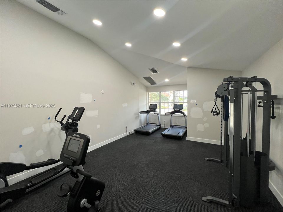 For Sale: $210,000 (2 beds, 2 baths, 963 Square Feet)