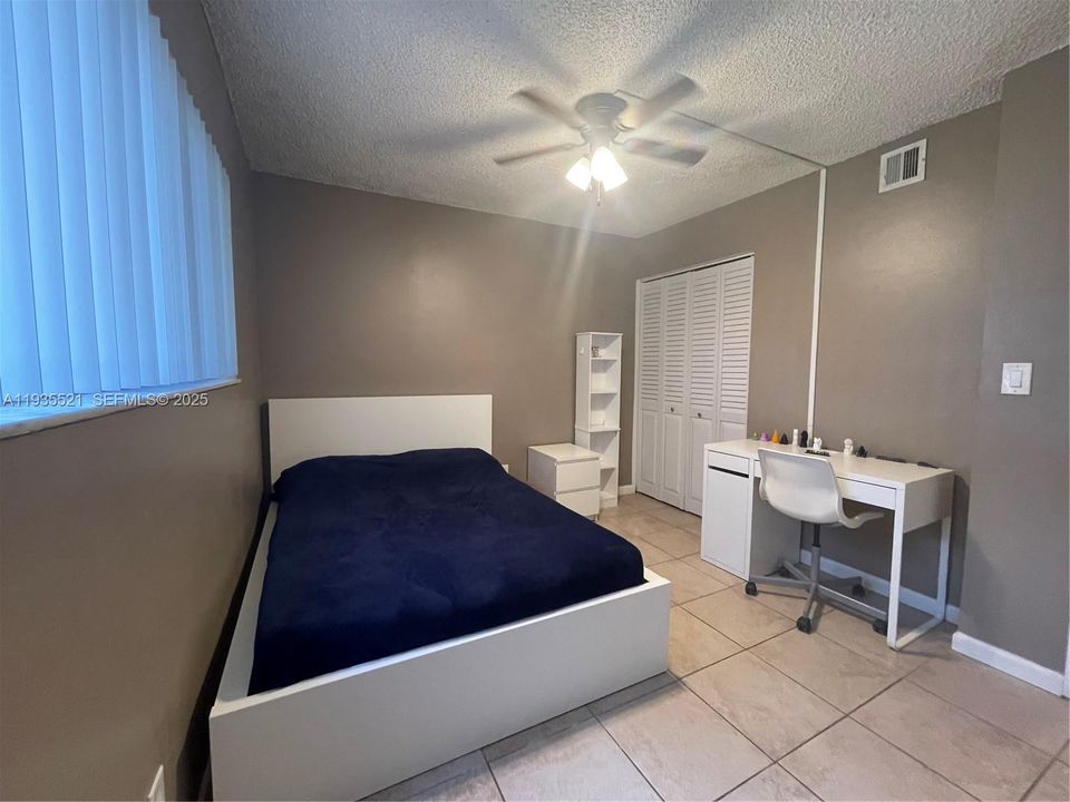 For Sale: $210,000 (2 beds, 2 baths, 963 Square Feet)