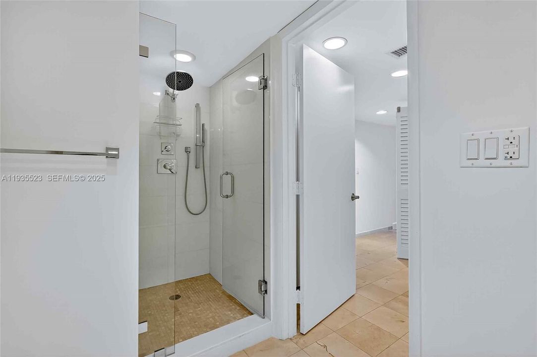 For Rent: $6,200 (3 beds, 3 baths, 1624 Square Feet)