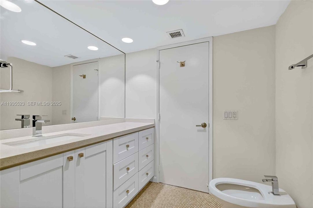 For Rent: $6,200 (3 beds, 3 baths, 1624 Square Feet)