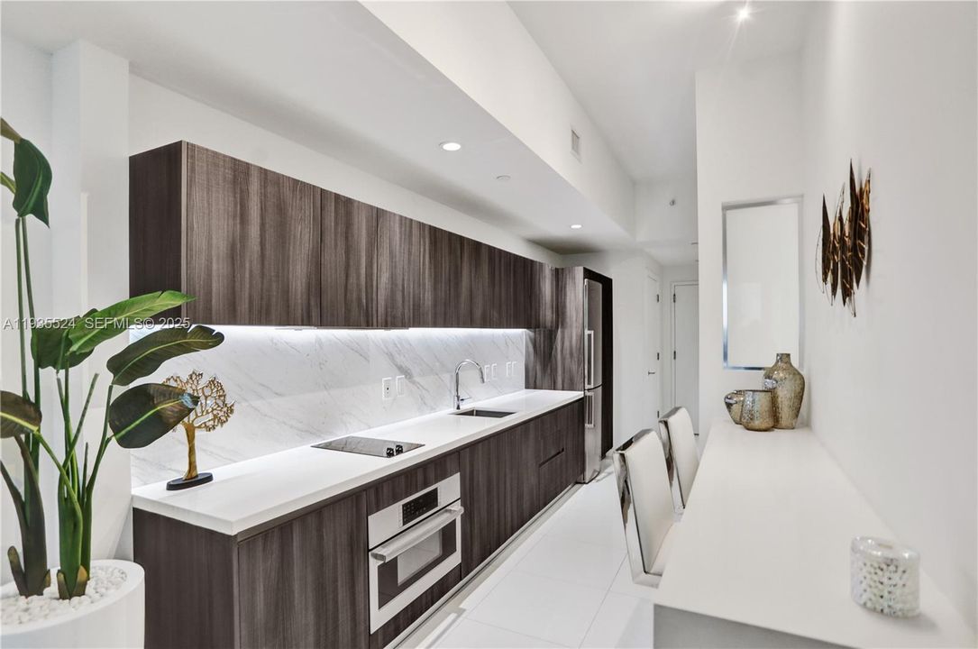 Just Listed at the Paramount, unit for Rent in the Heart of Downtown by Andrea Guzman