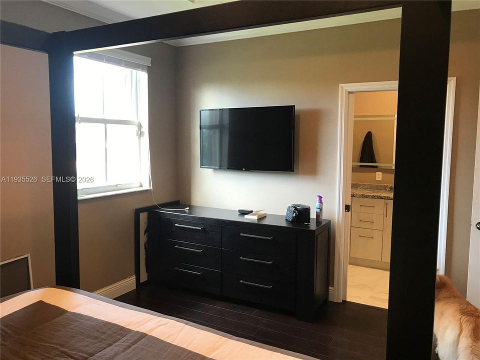 For Rent: $3,800 (3 beds, 2 baths, 1579 Square Feet)