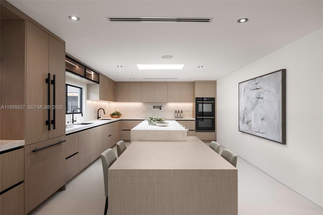 На продажу: $2,295,000 (6 спален, 6 ванн, 3312 Квадратных фут)