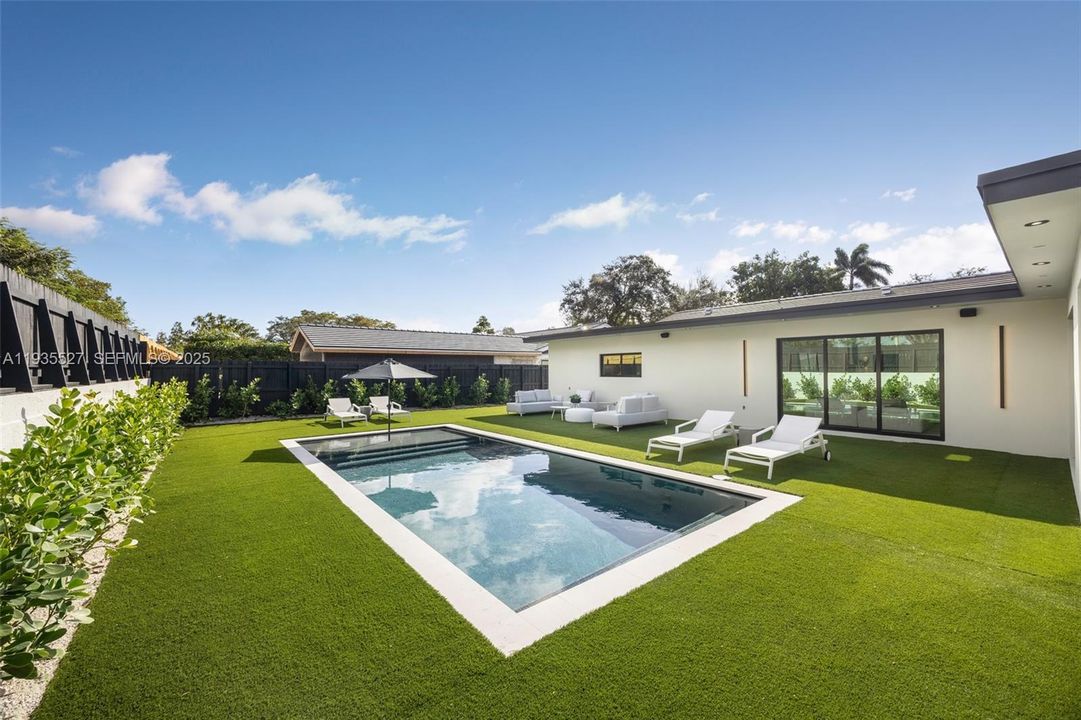 На продажу: $2,295,000 (6 спален, 6 ванн, 3312 Квадратных фут)