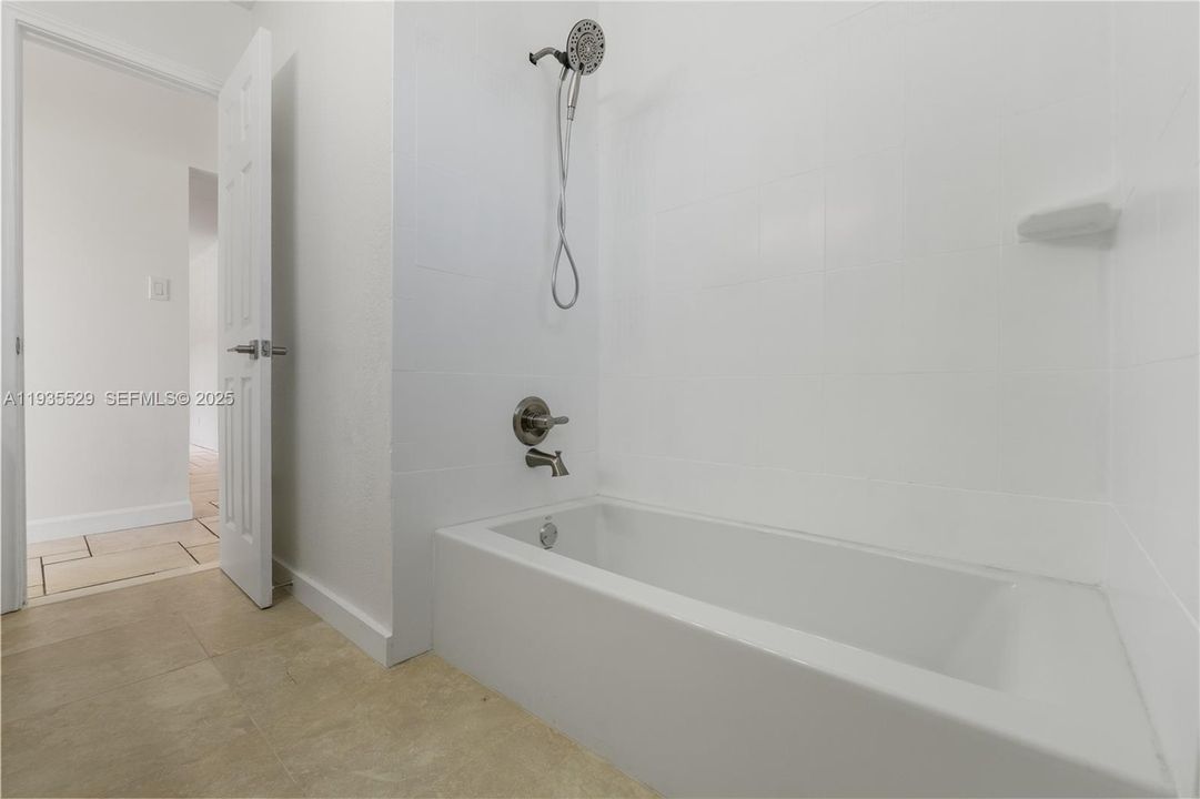 For Rent: $3,250 (2 beds, 2 baths, 1700 Square Feet)