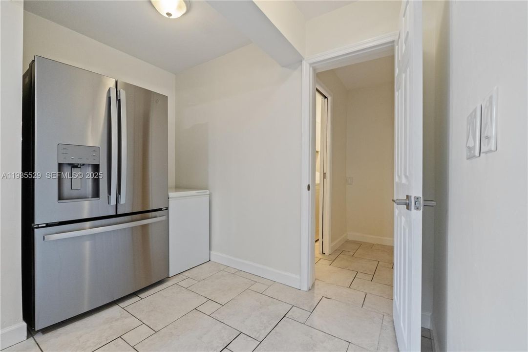 For Rent: $3,250 (2 beds, 2 baths, 1700 Square Feet)