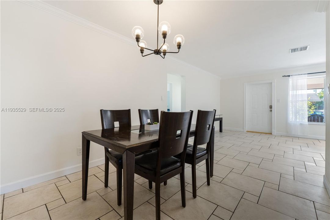 For Rent: $3,250 (2 beds, 2 baths, 1700 Square Feet)