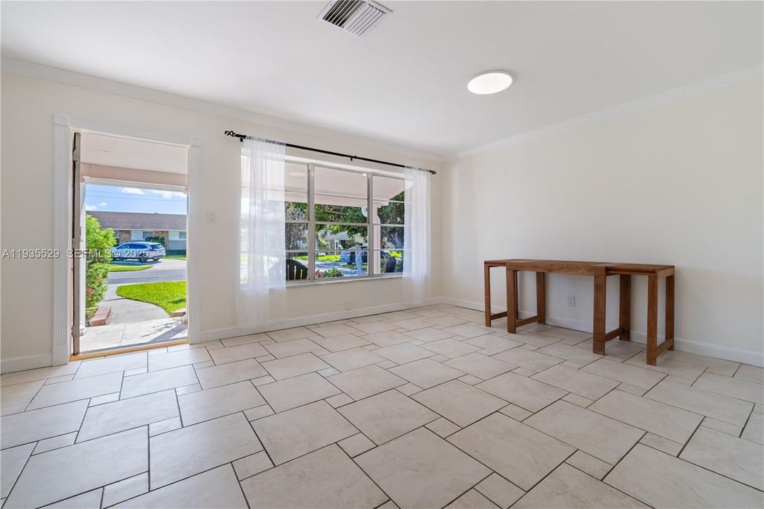 For Rent: $3,250 (2 beds, 2 baths, 1700 Square Feet)