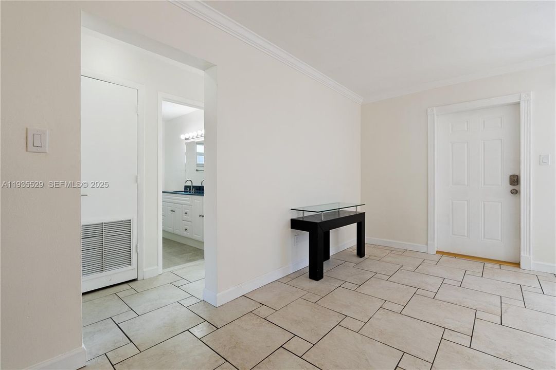 For Rent: $3,250 (2 beds, 2 baths, 1700 Square Feet)