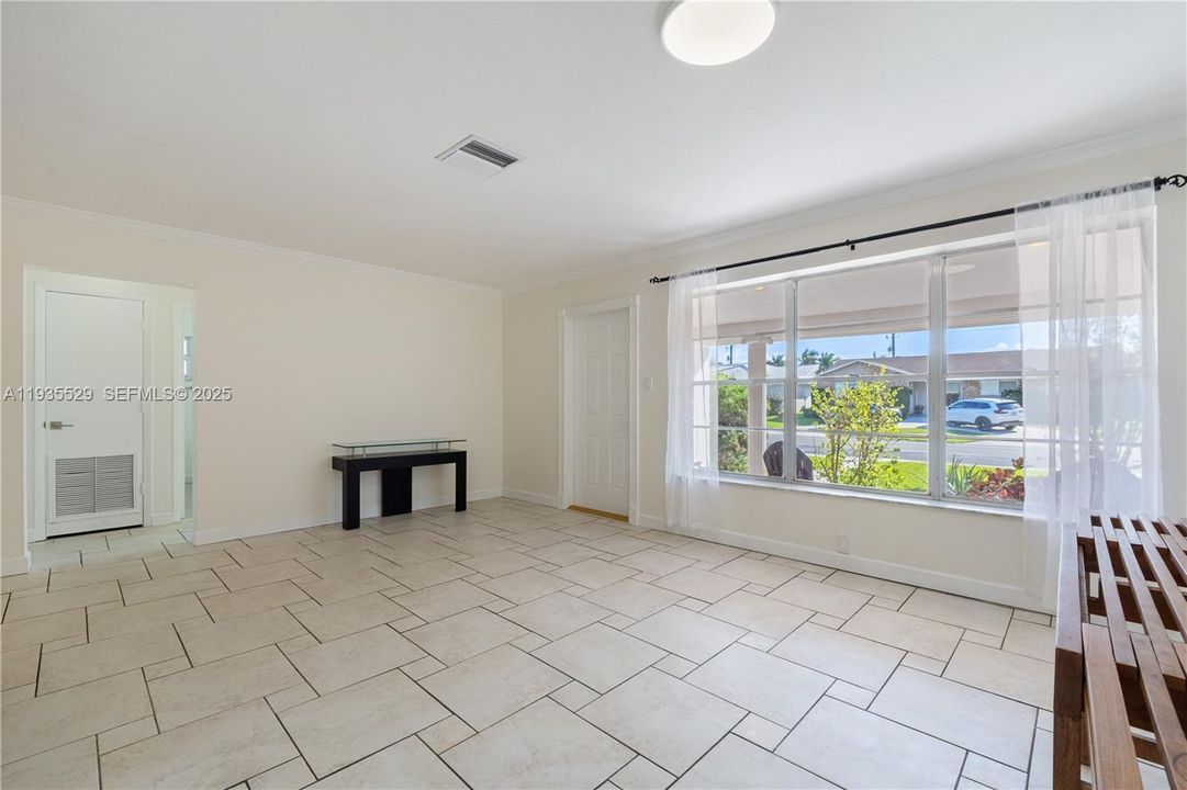 For Rent: $3,250 (2 beds, 2 baths, 1700 Square Feet)