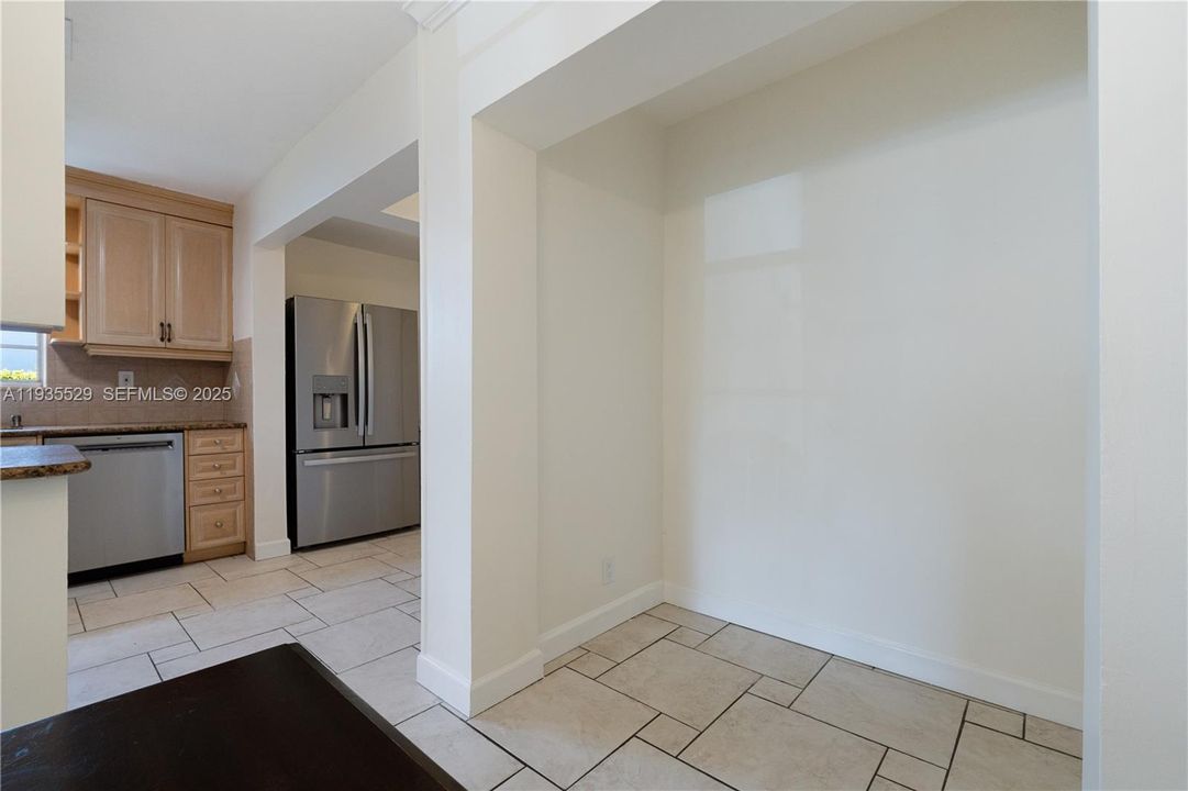 For Rent: $3,250 (2 beds, 2 baths, 1700 Square Feet)