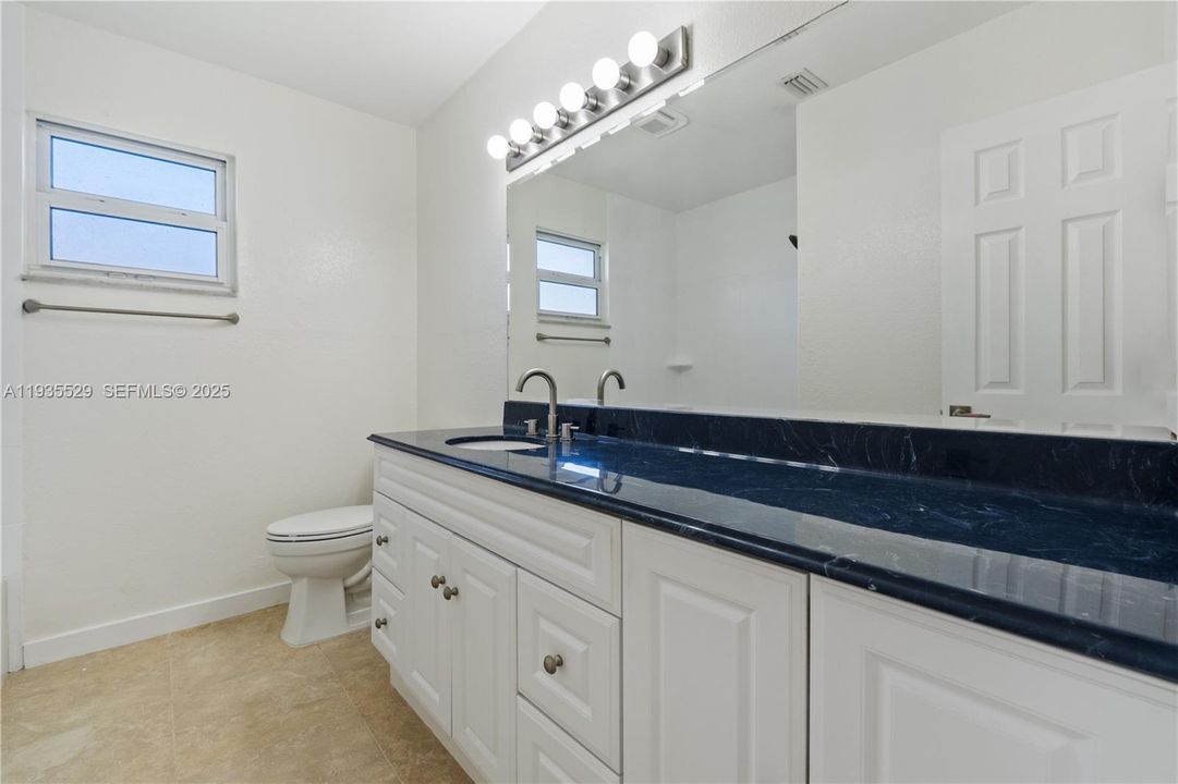 For Rent: $3,250 (2 beds, 2 baths, 1700 Square Feet)