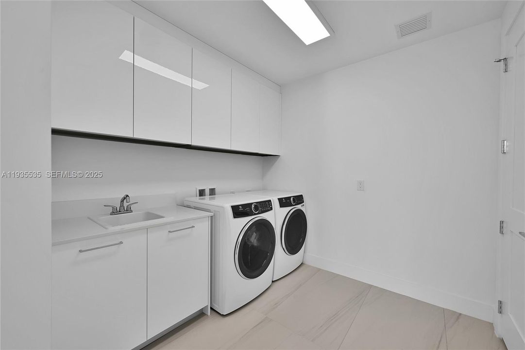 В аренду: $29,500 (3 спален, 4 ванн, 0 Квадратных фут)