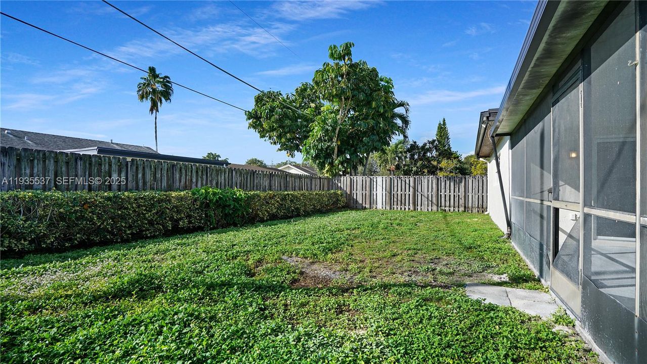 For Sale: $565,000 (3 beds, 2 baths, 1467 Square Feet)