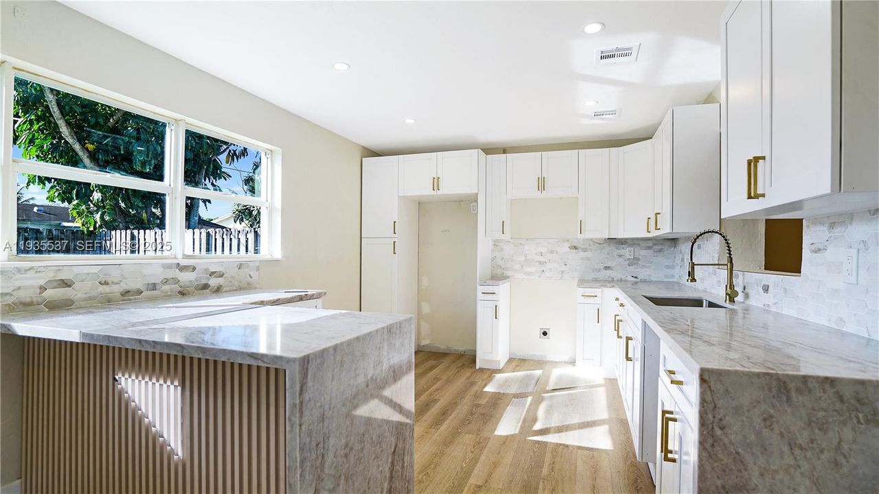 For Sale: $565,000 (3 beds, 2 baths, 1467 Square Feet)