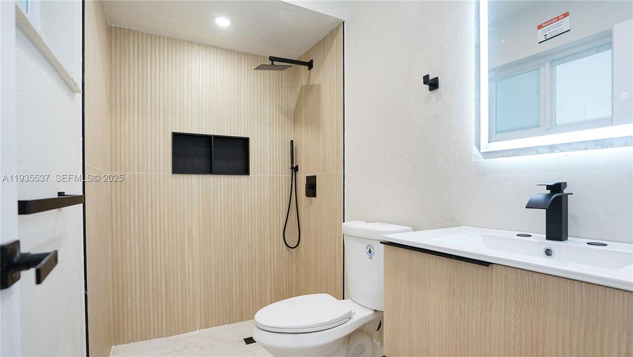 For Sale: $565,000 (3 beds, 2 baths, 1467 Square Feet)